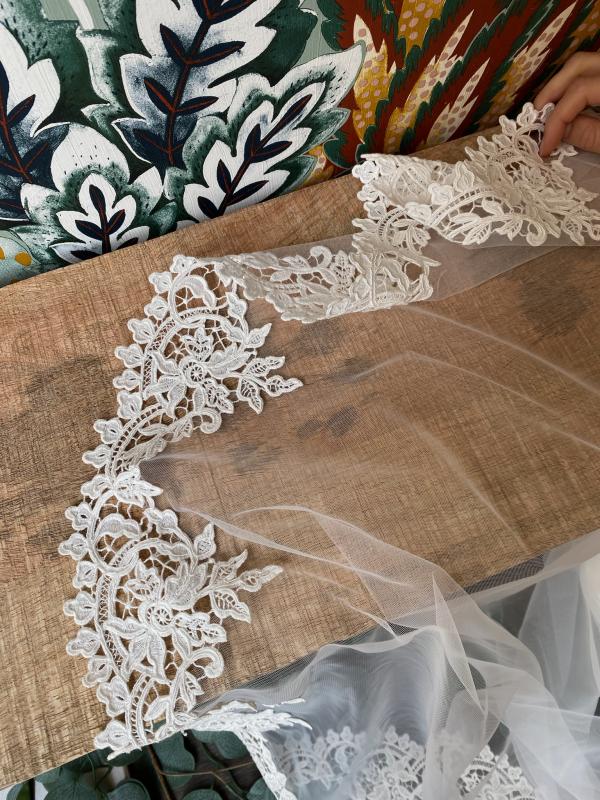 Voile avec bordure en dentelle - Styliste Poitiers - L'Atelier de Marie Voile avec bordure en dentelle - Styliste Poitiers - L'Atelier de Marie